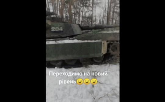 Xe tăng M1 Abrams xuất hiện ở Ukraine, bọc thêm giáp nhưng vẫn lộ điểm yếu?