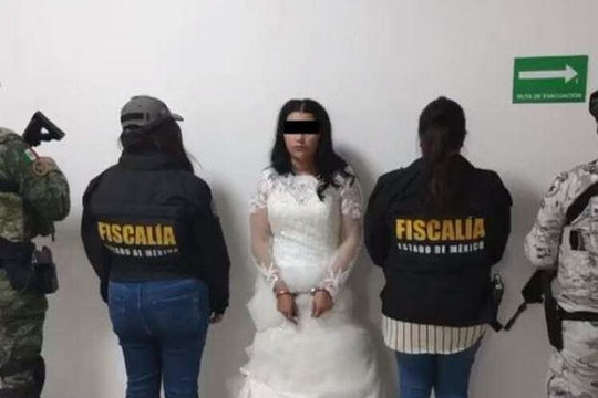 Sốc: Cô dâu bị bắt và còng tay ngay trong ngày cưới