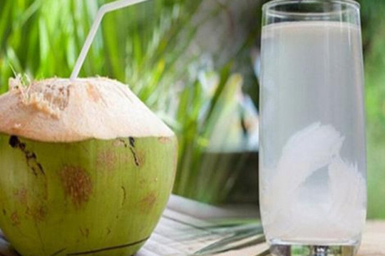 Uống nước dừa lúc đói sẽ tốt/xấu như thế nào với sức khoẻ?