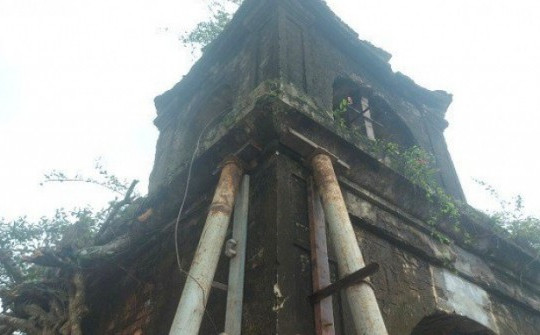 Toàn cảnh “Thần đèn” di dời cổng đền hơn 200 tuổi ở Hà Tĩnh