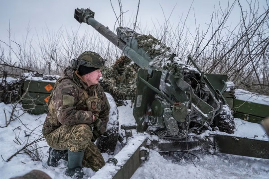 Chùm ảnh: Binh sĩ Ukraine trên tiền tuyến băng giá mùa đông