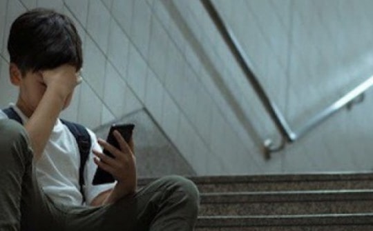 Mấy tuổi thì cha mẹ nên nói với con về 'phim đen'?