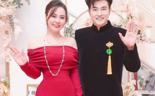 “Hoa hậu 2 nhiệm kỳ” Phan Kim Oanh thả dáng với áo dài đỏ rực