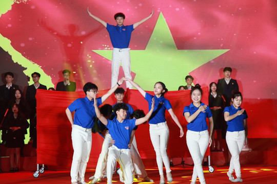 Học sinh Hà Nội biểu diễn ca khúc ngợi ca Đảng, Bác Hồ