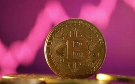 Giá bitcoin tụt xuống mức thấp nhất kể từ khi ETF được cấp phép