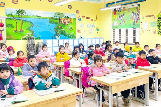 Nhiều trường Hà Nội ghi nhận 80% trẻ mầm non, tiểu học đi học dù rét đậm