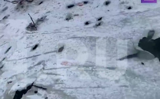 Video: Hiện trường xác máy bay Nga chở tù binh Ukraine rơi với vô số lỗ thủng