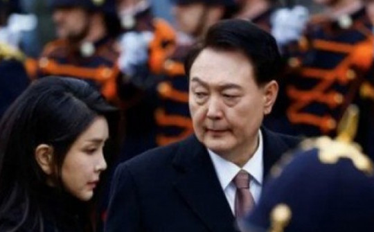 Đệ nhất Phu nhân Hàn Quốc vướng bê bối nhận túi xách Dior