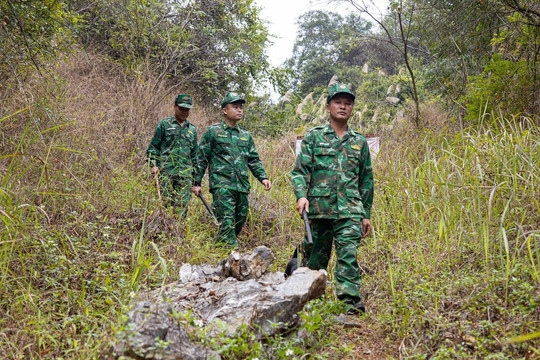 Theo chân bộ đội biên phòng truy vết hàng lậu ở biên giới Lạng Sơn ngày cận Tết