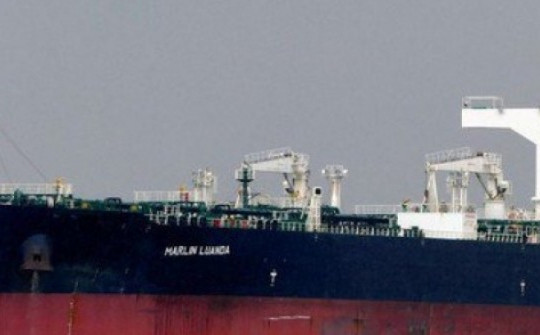 Houthi leo thang trên biển Đỏ, nhiều tàu thương mại trúng tên lửa