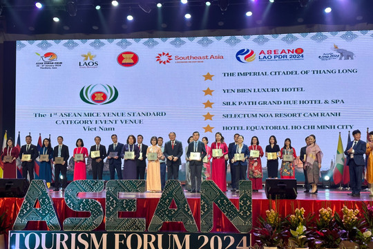 Huế nhận giải thưởng Thành phố Du lịch sạch ASEAN