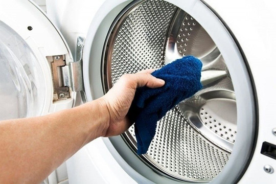Cuối năm dọn nhà: Mách bạn cách tự vệ sinh máy giặt đơn giản, ai cũng có thể thực hiện
