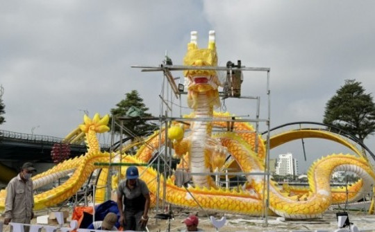 Lộ diện linh vật rồng dài 50 mét, nặng gần 1 tấn ở Đà Nẵng