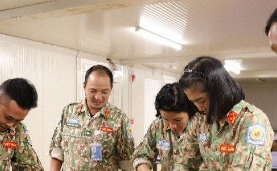 Đội Công binh Việt Nam thi gói bánh chưng, đón Xuân Giáp Thìn 2024 ở Abyei