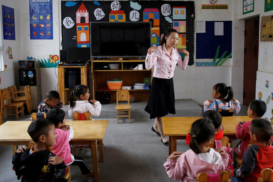 Trung Quốc suy giảm dân số trong độ tuổi đi học