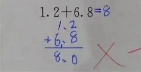 Con làm toán '1,2 + 6,8 = 8' bị cô giáo gạch sai, phụ huynh đi kiện nhưng xấu hổ khi nghe đáp án