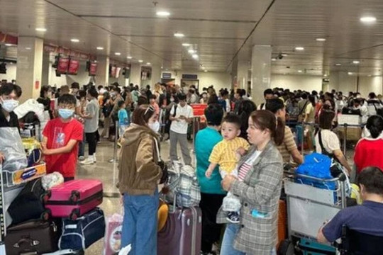 659 chuyến bay bị chậm giờ ở sân bay Tân Sơn Nhất