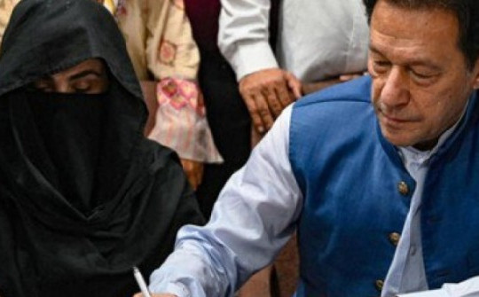 Cựu Thủ tướng Pakistan bị phạt tù vì kết hôn bất hợp pháp