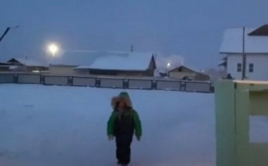 Học sinh sống ở vùng lạnh nhất thế giới hằng ngày đi học như thế nào?