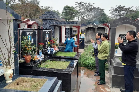 Tảo mộ cuối năm, nét đẹp truyền thống đón năm mới của người Việt