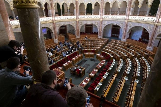 Nghị sĩ tẩy chay, Hungary hoãn bỏ phiếu phê chuẩn Thụy Điển vào NATO