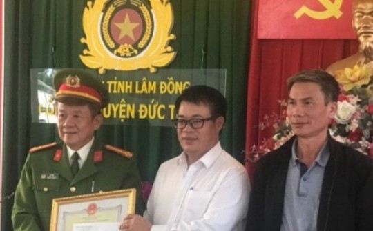 Khen thưởng lực lượng truy bắt kẻ cướp ngân hàng ở Lâm Đồng