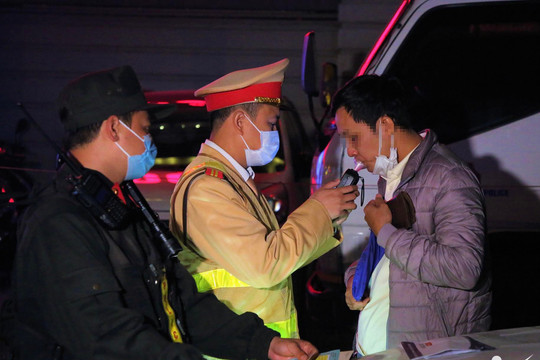 4 ngày qua, CSGT Hà Nội xử phạt 266 tài xế vi phạm nồng độ cồn