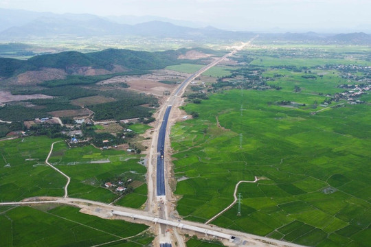 Hiện trạng cao tốc gần 12.000 tỷ đồng qua khu kinh tế Vân Phong