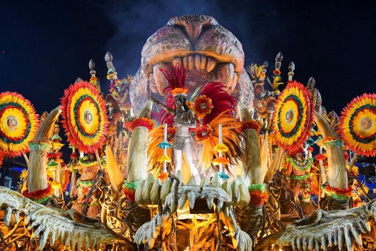 Choáng ngợp với hình ảnh lễ hội hoá trang ở Brazil