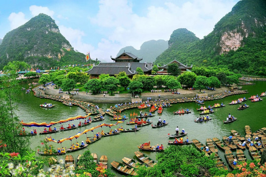 Ninh Bình đón gần 60 vạn du khách dịp Tết 2024