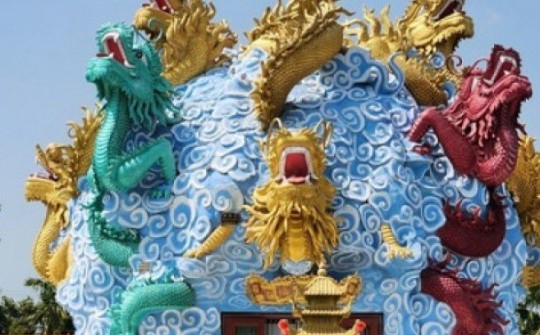 Ngôi chùa có “9 con rồng uốn lượn trên mặt nước” ở Châu Đốc