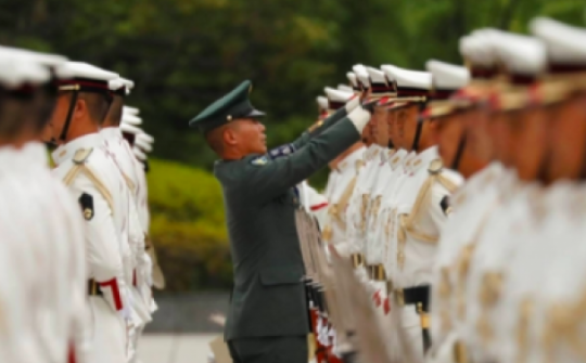 Thiếu người nghiêm trọng, Nhật Bản cho phép binh lính để tóc dài