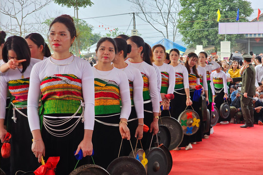 Gần 500 cồng, chiêng tham gia hòa tấu tại lễ hội độc đáo ở miền Tây xứ Thanh
