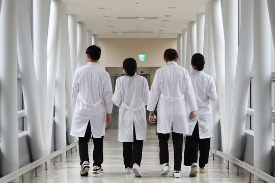 Nóng cuộc đua vào trường y Hàn Quốc