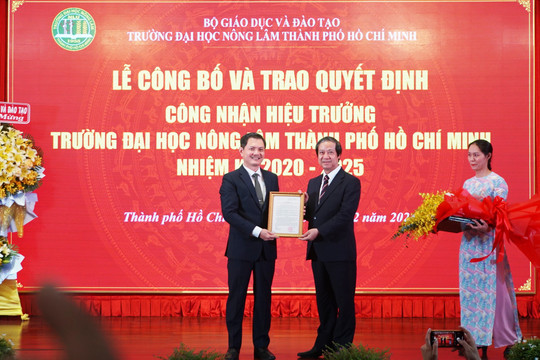 Trao quyết định công nhận Hiệu trưởng Trường Đại học Nông Lâm TPHCM