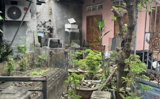 Ớn lạnh cảnh khu dân cư xen lẫn hàng ngàn ngôi mộ ở Đà Nẵng