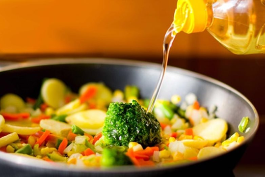 Sử dụng dầu ăn đúng cách đảm bảo sức khỏe