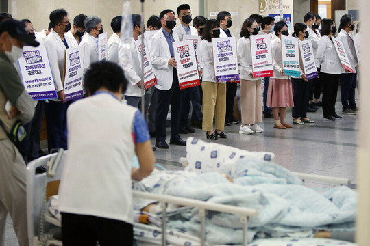 Hàn Quốc nâng khủng hoảng y tế lên mức 'nghiêm trọng'