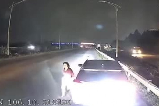 Clip: Nữ tài xế lái ô tô gặp tai họa vì hành động chuyển hướng cực kỳ nguy hiểm