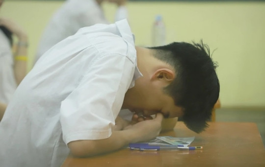 Nóng kỳ thi tuyển sinh vào lớp 10 ở Hà Nội