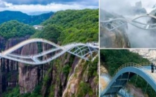 Độc đáo cầu kính dài 100m uốn lượn giữa trời mây tại Trung Quốc