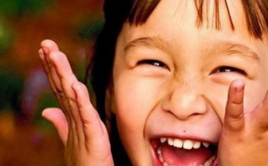 Những đứa trẻ hạnh phúc bao giờ cha mẹ chúng cũng xuất hiện 7 đặc điểm