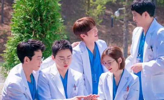 Vào trường y Hàn Quốc khó hơn trúng số hay debut làm idol và nỗi ám ảnh của cả quốc gia về nghề bác sĩ