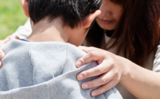 9 câu cha mẹ thường nói khi con bị bắt nạt khiến trẻ thêm tổn thương 