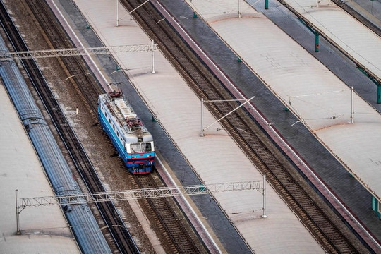 Ukraine nói cầu đường sắt Nga nổ tung, giao thông tê liệt