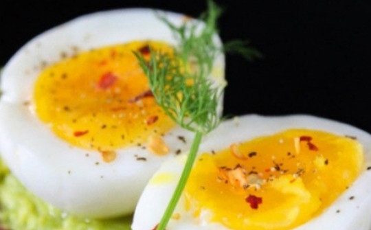 Điều gì xảy ra với cơ thể khi bạn ăn trứng luộc hàng ngày?