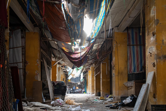 Cảnh ngổn ngang, tan hoang trong chợ Mai Động chờ ngày bị 'khai tử'