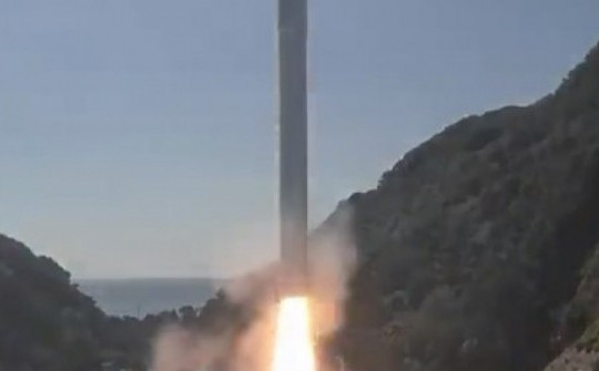 Tên lửa giá rẻ Nhật Bản nổ tung sau khi rời bệ phóng