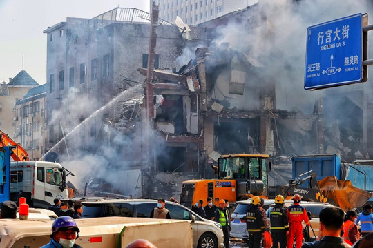 Trung Quốc: Nổ như bom làm sập nhà, nhiều người thương vong