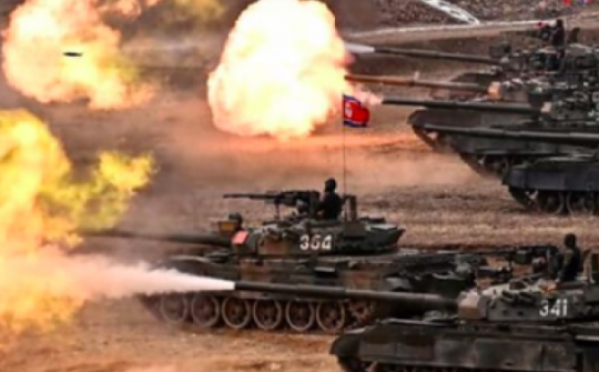 Chủ tịch Triều Tiên chỉ đạo cuộc trình diễn sức mạnh của dàn xe tăng
